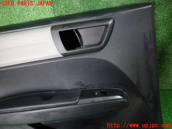 1UPJ-9233381324]カローラ アクシオ(NZE161)左後ドア内張り 中古_2