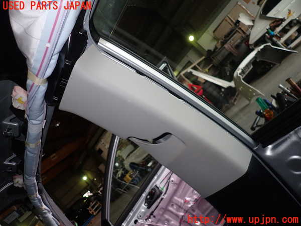 1UPJ-9233387665]カローラ アクシオ(NZE161)右センターピラートリム 中古_2