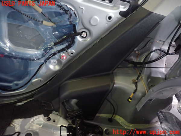 1UPJ-9233387675]カローラ アクシオ(NZE161)右リアピラートリム 中古_3