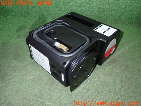 3UPJ=9233390625]レクサス CT200h(ZWA10)純正 パンク修理キット エアコンプレッサー 中古_4