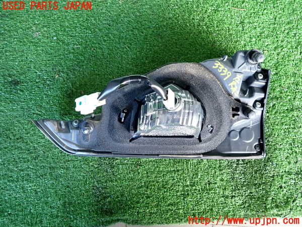 2UPJ-9233391552]レクサス・CT200h(ZWA10)左リアフィニッシャー 中古_2