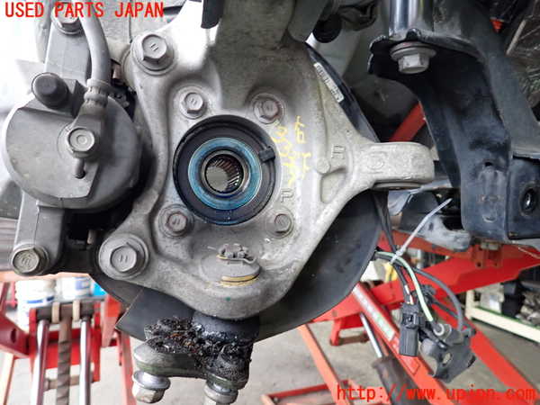2UPJ-9233394290]レクサス・CT200h(ZWA10)右フロントナックルハブ 中古_2