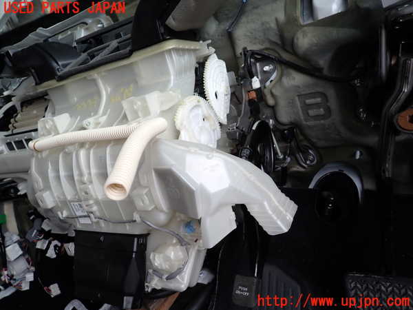 2UPJ-9233396081]レクサス・CT200h(ZWA10)エバポレーター1 中古_2