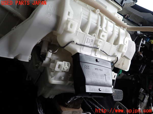 2UPJ-9233396081]レクサス・CT200h(ZWA10)エバポレーター1 中古_3