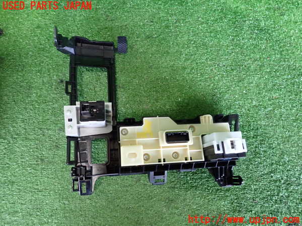 2UPJ-9233396307]レクサス・CT200h(ZWA10)スイッチ2 (EV MODE) 中古_2