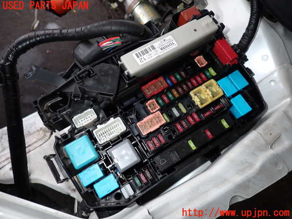 2UPJ-9233396741]レクサス・CT200h(ZWA10)ヒューズボックス1 中古_2