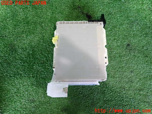 2UPJ-9233396742]レクサス・CT200h(ZWA10)ヒューズボックス2 中古_2