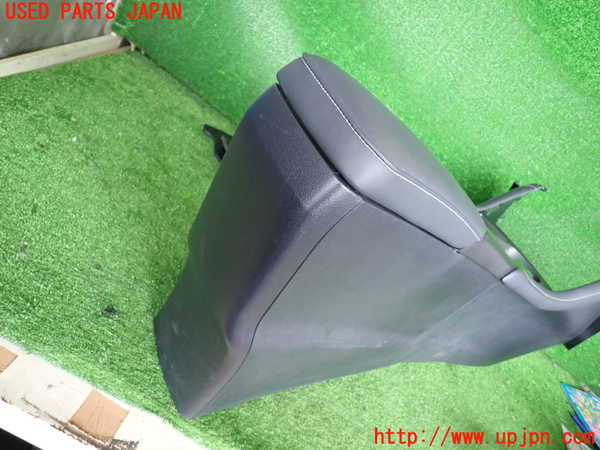 2UPJ-9233397540]レクサス・CT200h(ZWA10)センターコンソール 中古_4