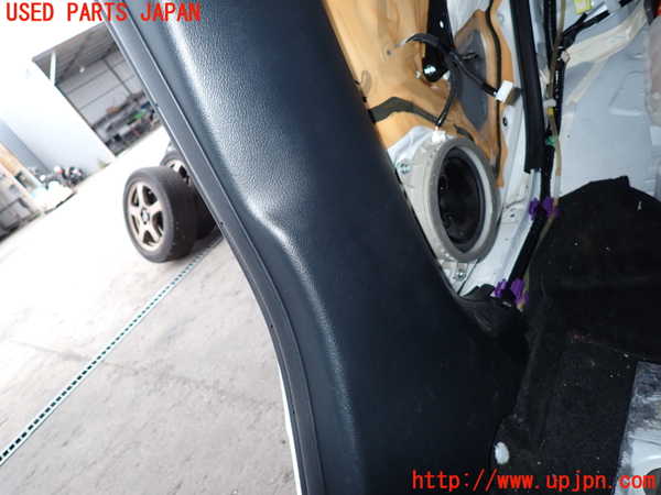 2UPJ-9233397665]レクサス・CT200h(ZWA10)右センターピラートリム 中古_4