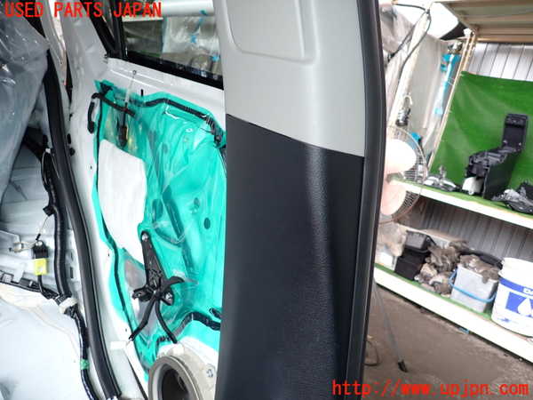 2UPJ-9233397670]レクサス・CT200h(ZWA10)左センターピラートリム 中古_3