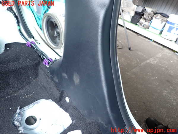 2UPJ-9233397670]レクサス・CT200h(ZWA10)左センターピラートリム 中古_4