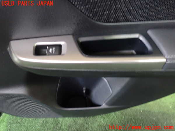 2UPJ-9233401294]レヴォーグ(VM4)右後ドア内張り 中古_3