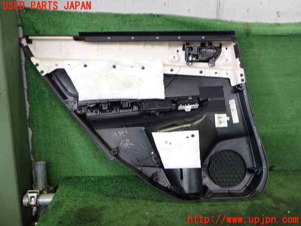 2UPJ-9233401294]レヴォーグ(VM4)右後ドア内張り 中古_4