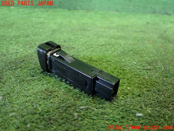 2UPJ-9233416290]ボルボ・V60(FB4164T)ハザードスイッチ 中古_2