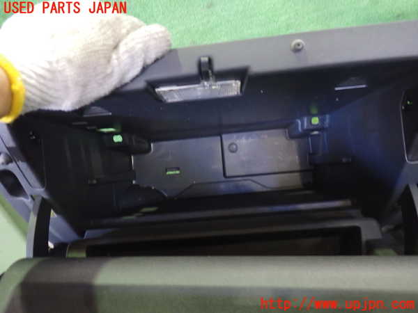 2UPJ-9233417516]ボルボ・V60(FB4164T)グローブボックス1 中古_3