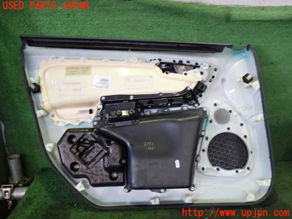 2UPJ-9233411234]ボルボ・V60(FB4164T)右前ドア内張り 中古_4