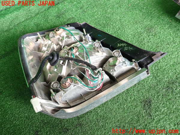 2UPJ-9233441530]クラウン マジェスタ(JZS177)右テールランプ 中古_3