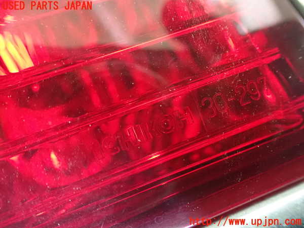 2UPJ-9233441536]クラウン マジェスタ(JZS177)左テールランプ 中古_4