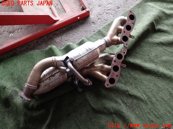2UPJ-9233442041]クラウン マジェスタ(JZS177)エキマニ1 (触媒 マニバーター) 中古_2