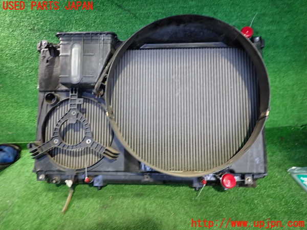 2UPJ-9233442321]クラウン マジェスタ(JZS177)ラジエーター1 中古_3