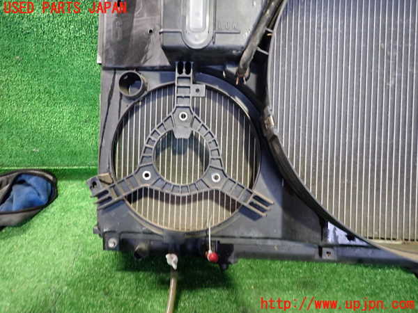 2UPJ-9233442321]クラウン マジェスタ(JZS177)ラジエーター1 中古_4
