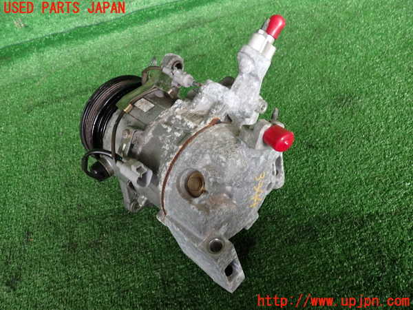 2UPJ-9233446025]クラウン マジェスタ(JZS177)エアコンコンプレッサー 中古_2