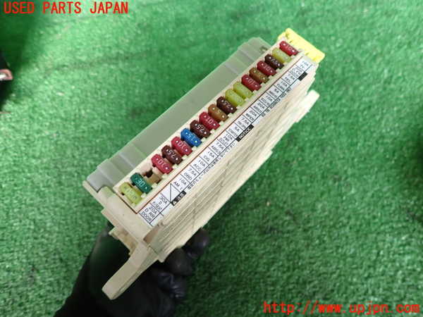 2UPJ-9233446741]クラウン マジェスタ(JZS177)ヒューズボックス1 中古_2