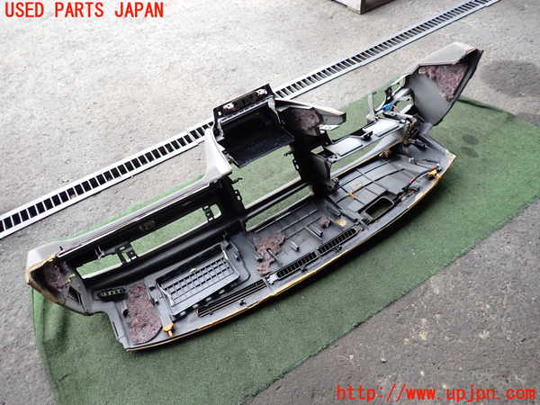 2UPJ-9233447505]クラウン マジェスタ(JZS177)ダッシュボード (ジャンク品) 中古_4