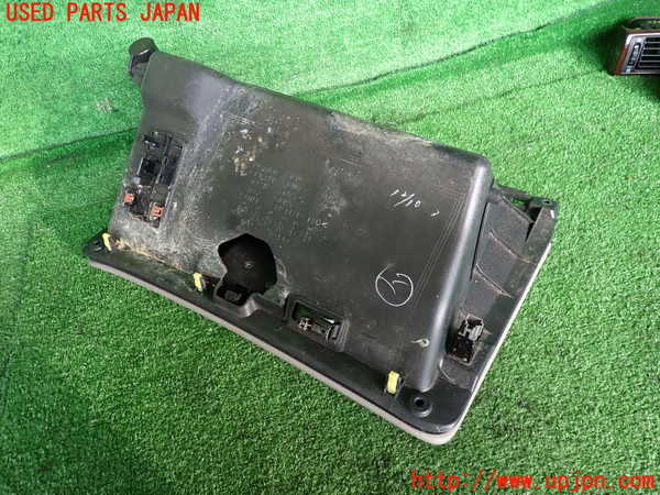 2UPJ-9233447516]クラウン マジェスタ(JZS177)グローブボックス1 中古_2