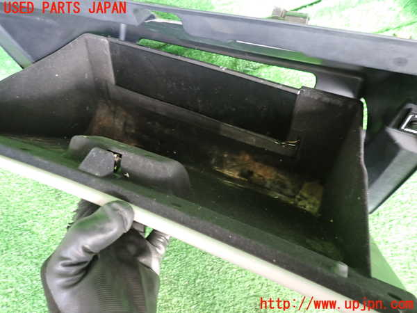 2UPJ-9233447516]クラウン マジェスタ(JZS177)グローブボックス1 中古_3
