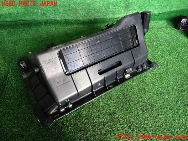 2UPJ-9233447516]クラウン マジェスタ(JZS177)グローブボックス1 中古_4