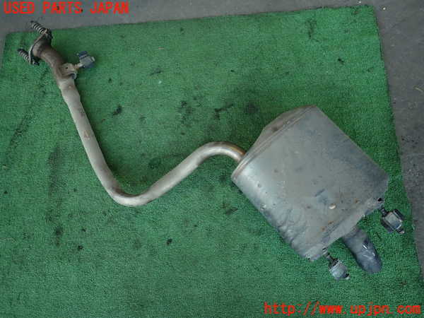 2UPJ-9233452671]レクサス・IS300h(AVE30)リアマフラー1 中古_3