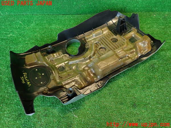 2UPJ-9233452160]レクサス・IS300h(AVE30)エンジンアッパーカバー 中古_4