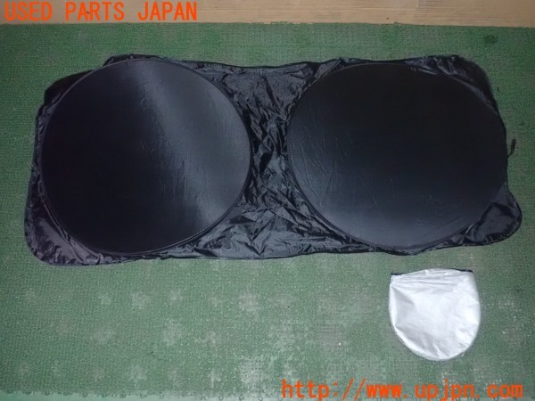 3UPJ=9233460631]ジャガー XF(JB2GA X260)純正? サンシェード フロントサンシェード 収納袋付き 中古_4