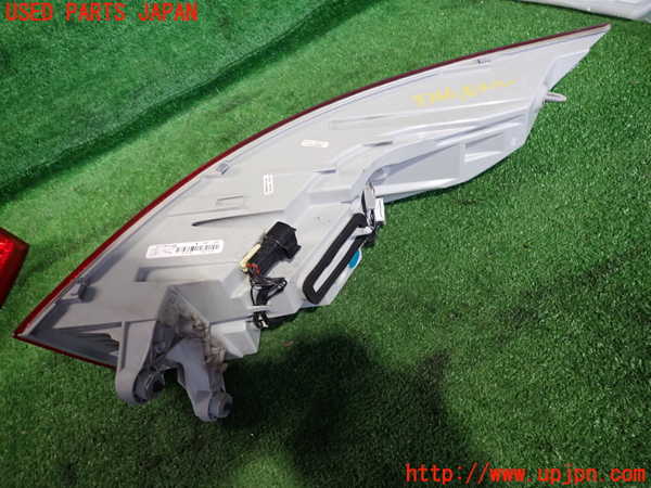 2UPJ-9233461530]ジャガー・XF(JB2GA)右テールランプ 中古_2