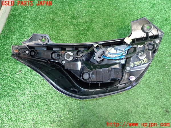 2UPJ-9233471530]アクア(AQUA)(NHP10)右テールランプ 中古_3