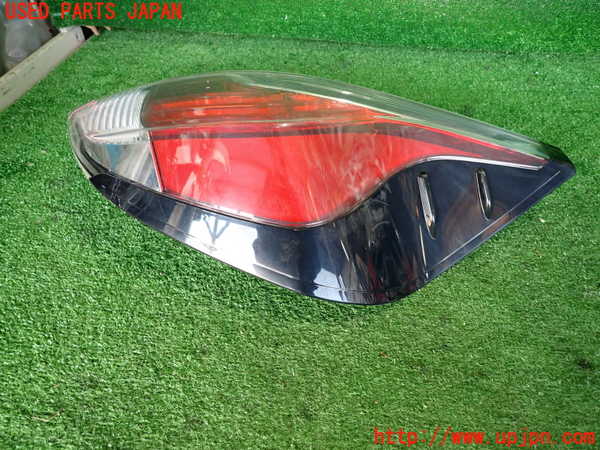 2UPJ-9233471530]アクア(AQUA)(NHP10)右テールランプ 中古_4