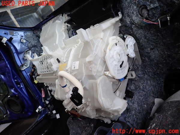 2UPJ-9233476081]アクア(AQUA)(NHP10)エバポレーター1 中古_2