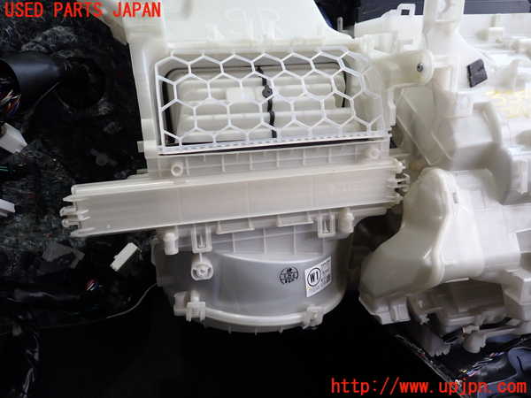 2UPJ-9233476081]アクア(AQUA)(NHP10)エバポレーター1 中古_3