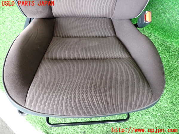 2UPJ-9233477035]アクア(AQUA)(NHP10)運転席シート 中古_2