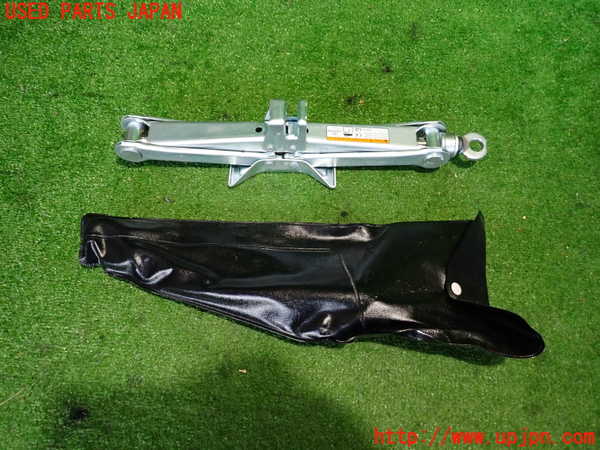 2UPJ-9233477805]アクア(AQUA)(NHP10)車載工具 中古_2