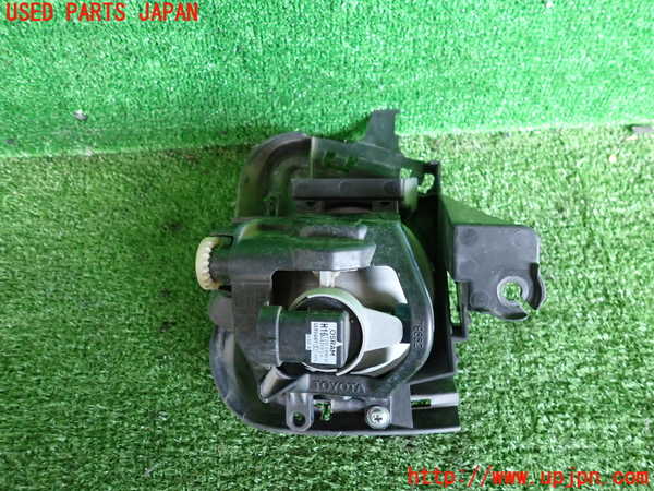 2UPJ-9233481180]アクア(AQUA)(NHP10)右フォグ 中古_3