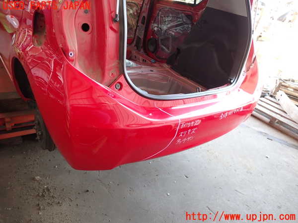 2UPJ-9233481610]アクア(AQUA)(NHP10)リアバンパー 中古_3