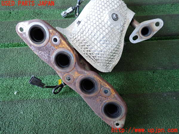 2UPJ-9233482041]アクア(AQUA)(NHP10)エキマニ1 (触媒 マニバーター) 中古_2