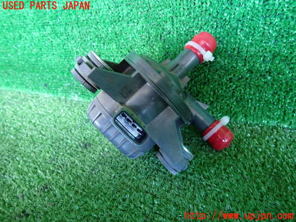 2UPJ-9233482110]アクア(AQUA)(NHP10)ウォーターポンプ 中古_2