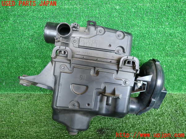 2UPJ-9233482560]アクア(AQUA)(NHP10)エアクリーナーボックス 中古_2