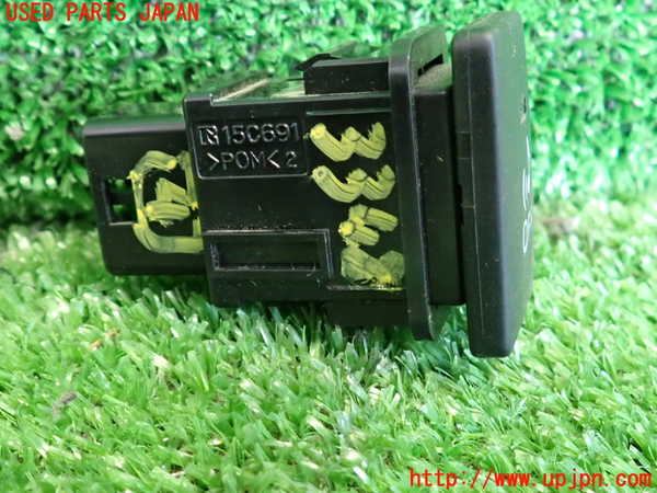 2UPJ-9233486309]アクア(AQUA)(NHP10)スイッチ4 (車両接近音OFF) 中古_2