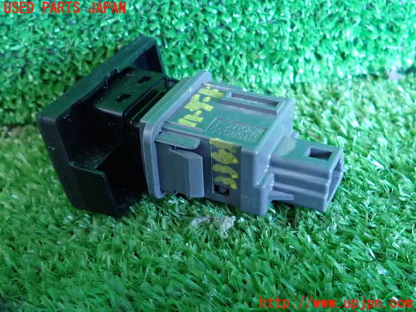 2UPJ-9233486290]アクア(AQUA)(NHP10)ハザードスイッチ 中古_2