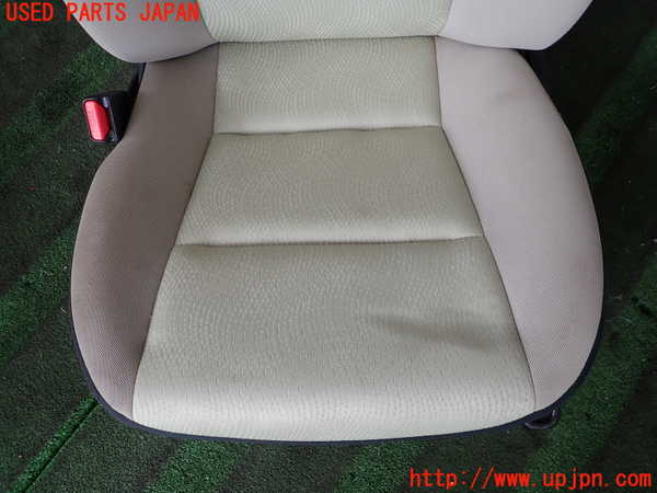 2UPJ-9233487065]アクア(AQUA)(NHP10)助手席シート 中古_2