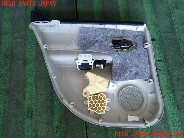 2UPJ-9233481294]アクア(AQUA)(NHP10)右後ドア内張り 中古_2